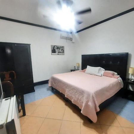 Hotel Garcias Suites, Linares Ngoại thất bức ảnh