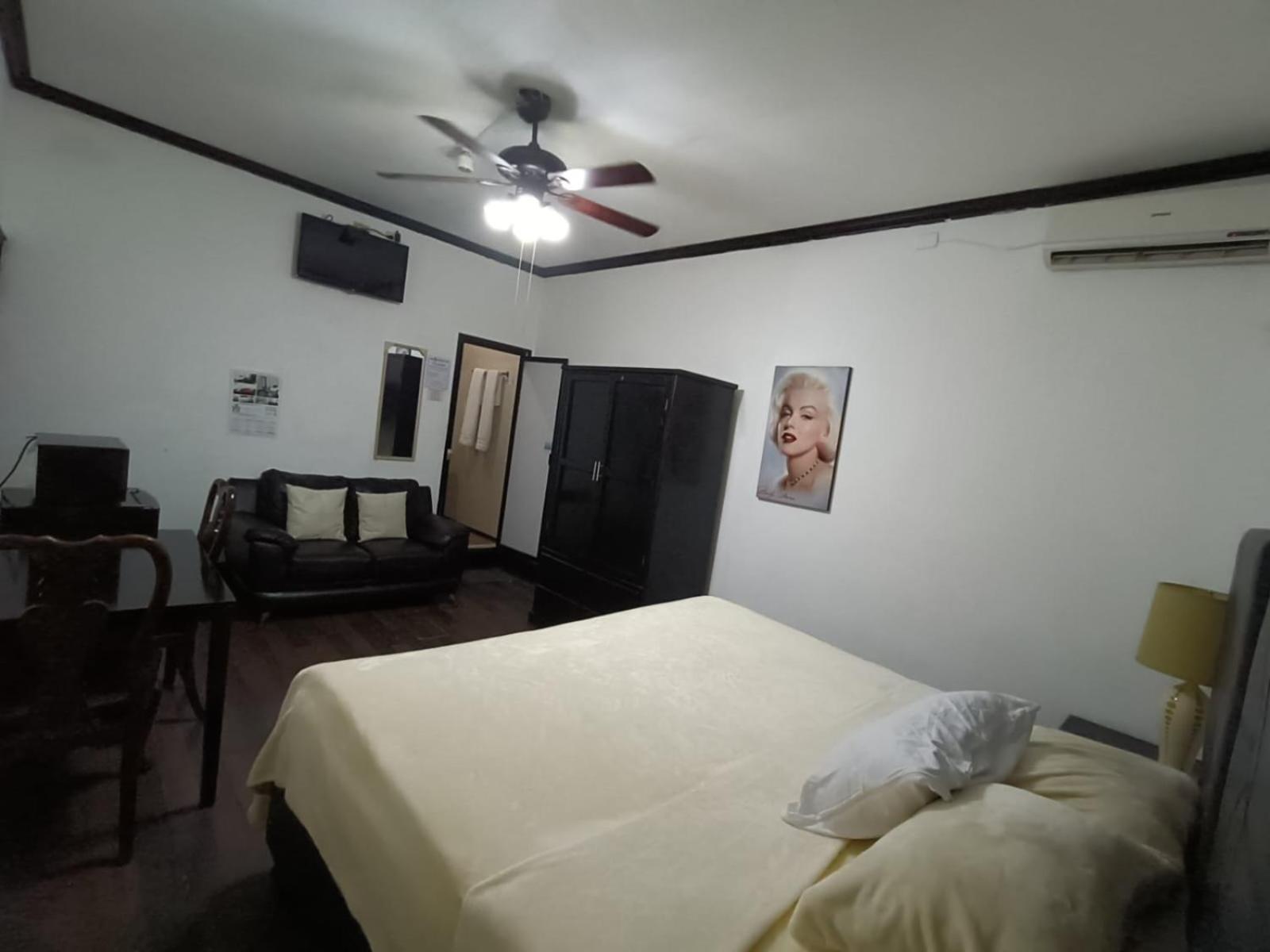 Hotel Garcias Suites, Linares Ngoại thất bức ảnh