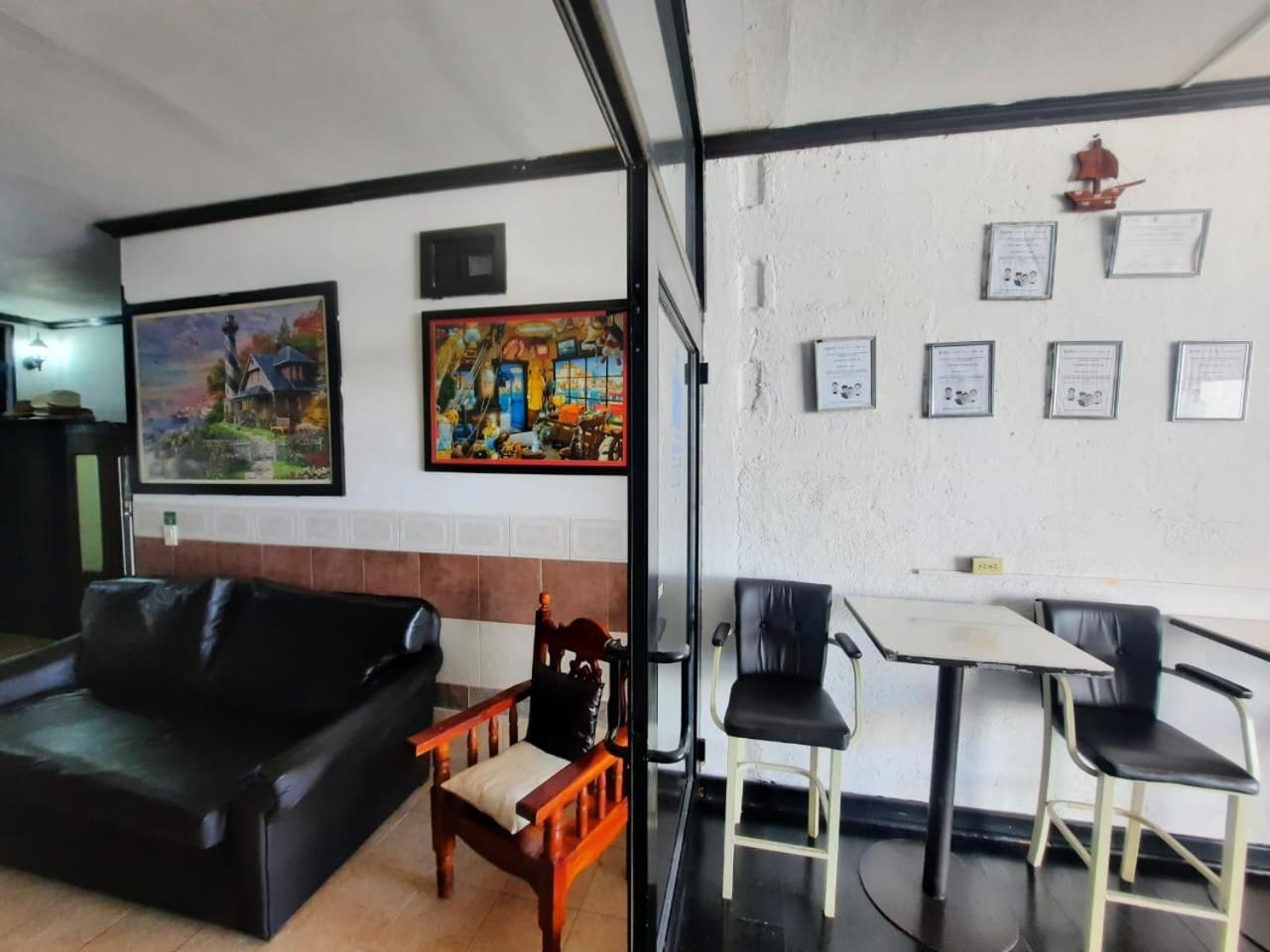 Hotel Garcias Suites, Linares Ngoại thất bức ảnh